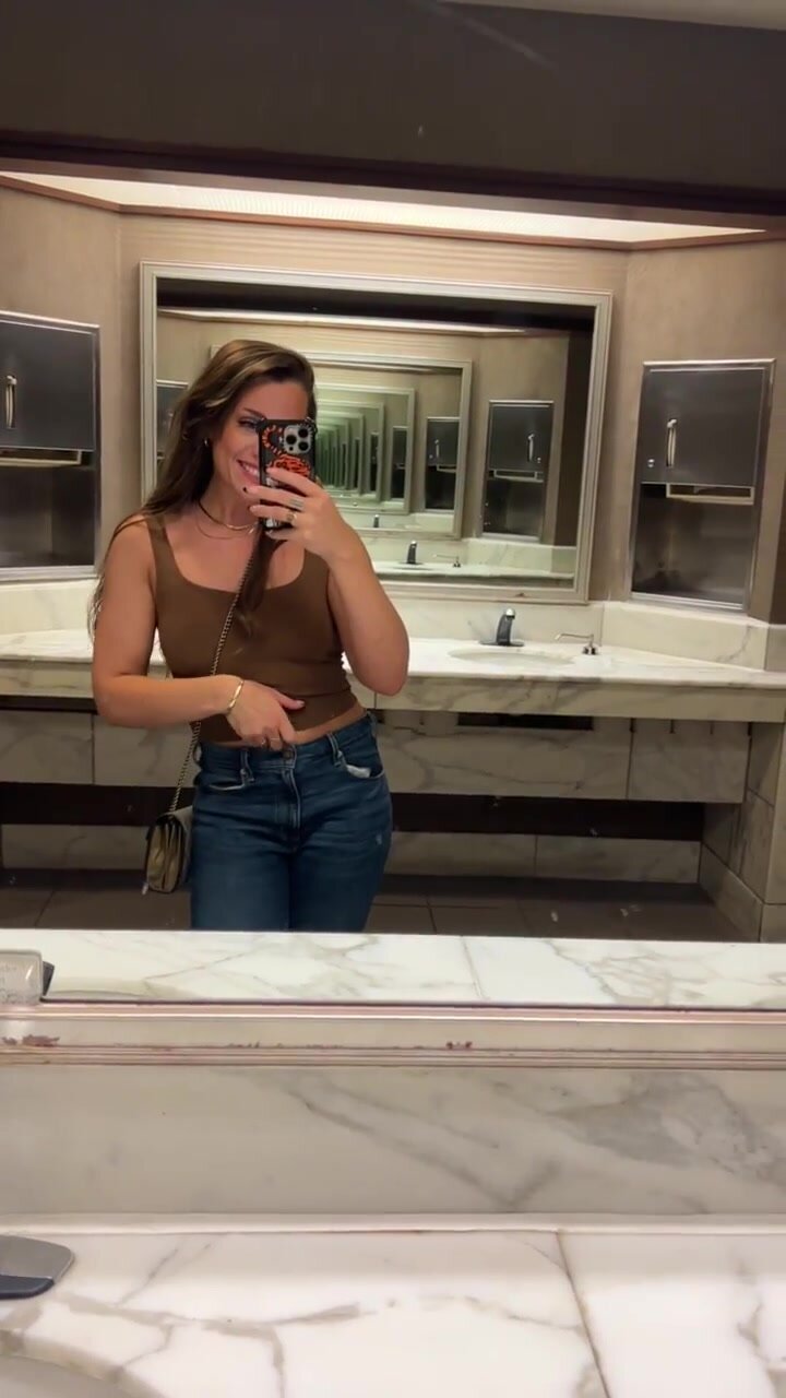 Took a break from shopping to show you my tits