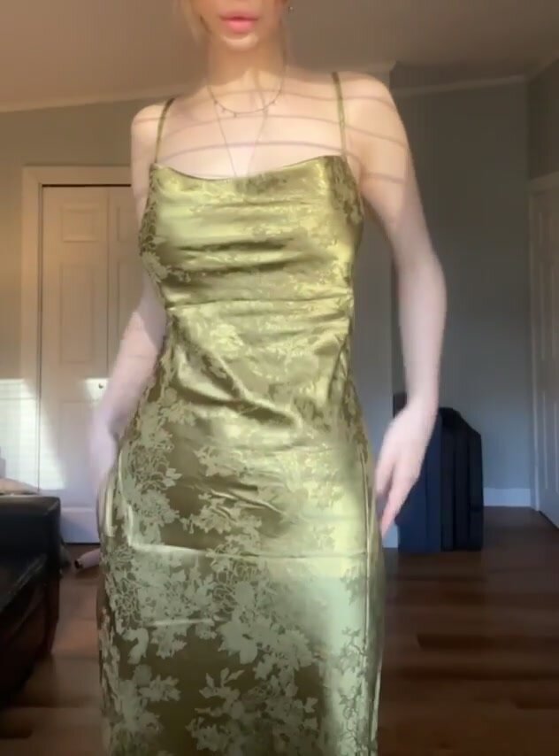 do you guys like my prom dress?
