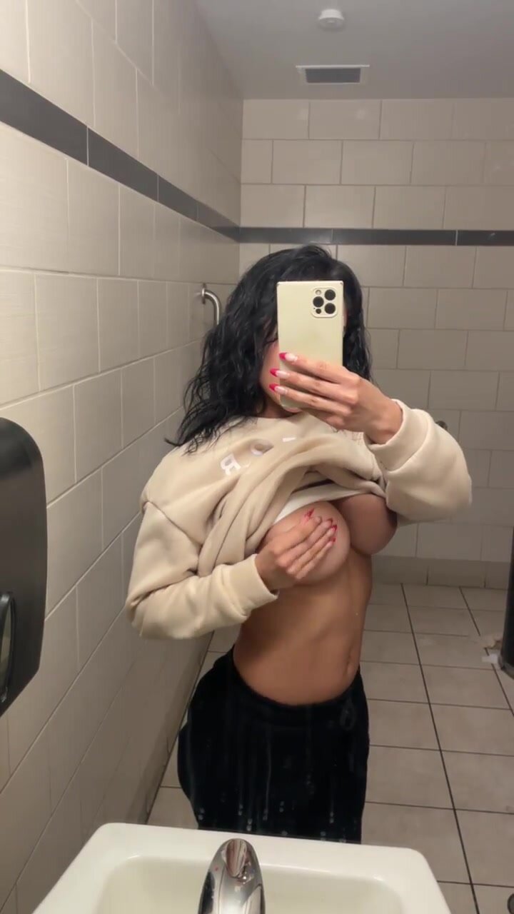 Playing with my tits in Starbucks is fun