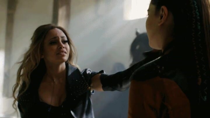 Vanessa Morgan & Ivana Baquero in The Shannara Chronicles