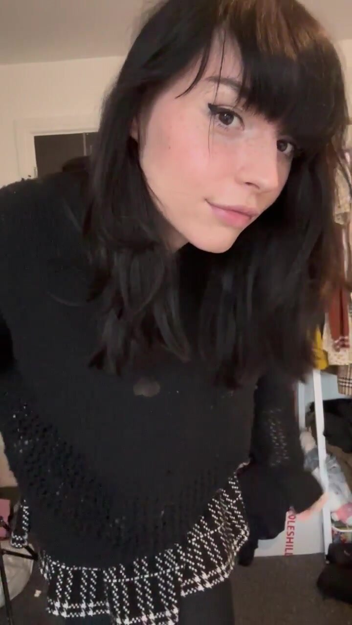 I love easy access outfits, don’t you?