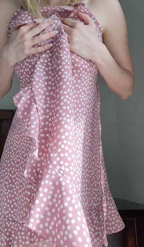 Sweet MILF next-door.. know one would expect that I like to fuck other guys