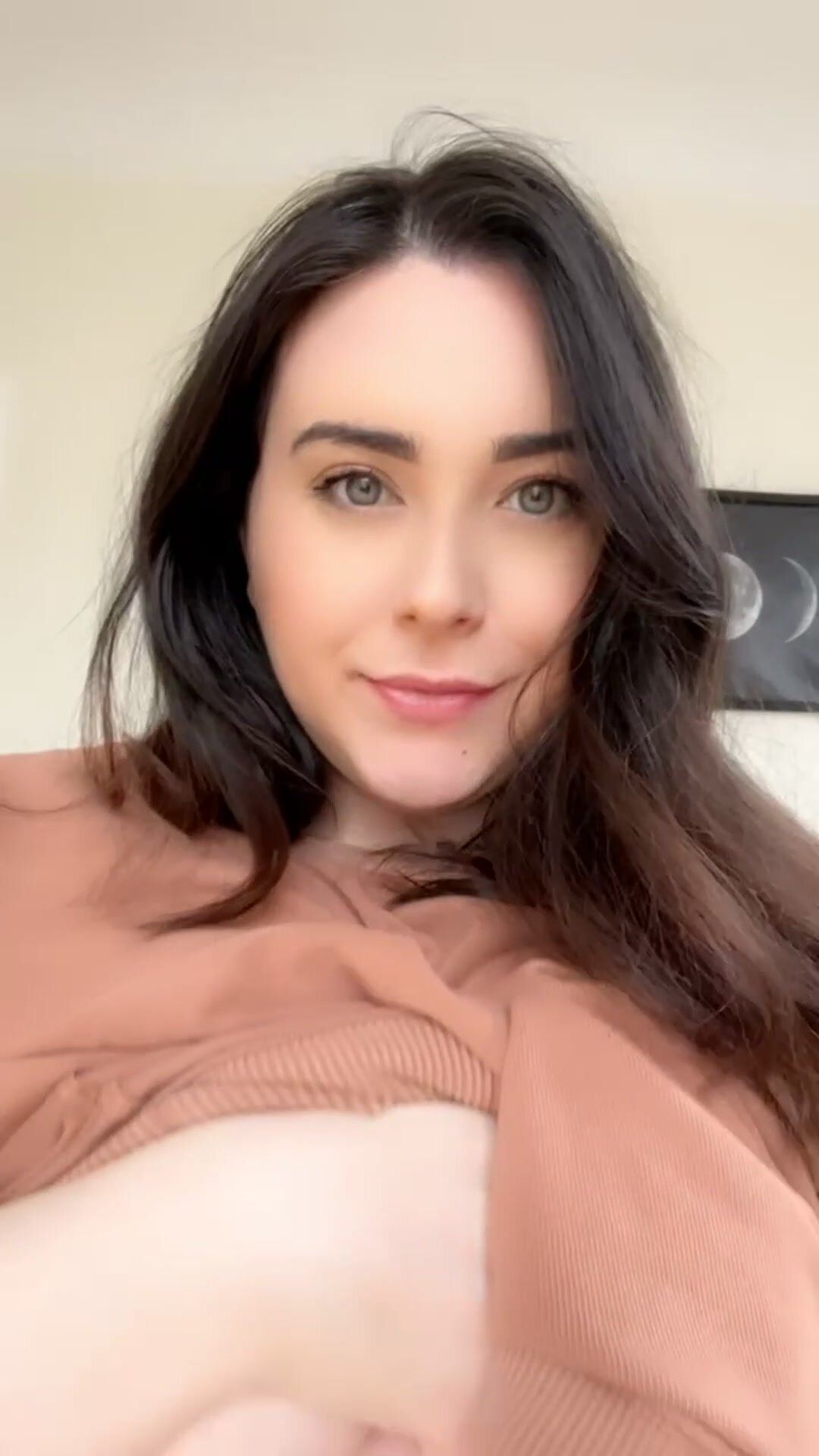 I’m your new roommate, are you fucking me or keeping things friendly?