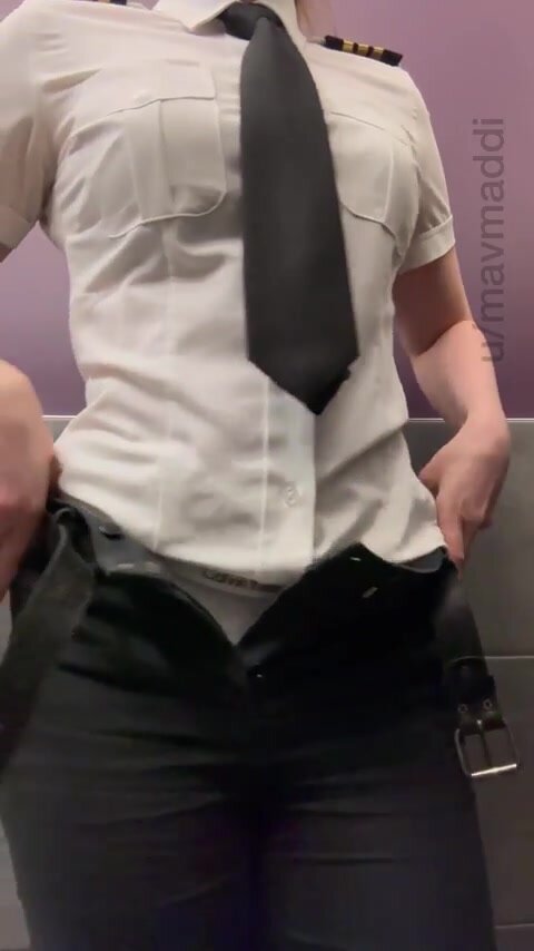 Inflight snacks include a cookie, pretzels, and some of this cake