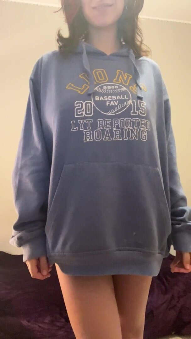 I'm that type of girl who loves to use loose clothes to hide my skills