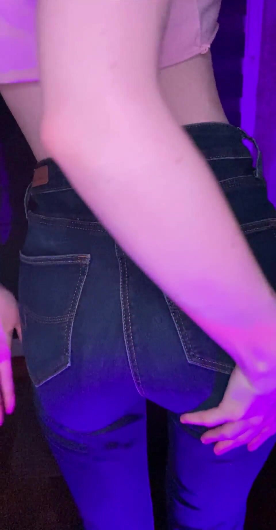 Cute teeny with juicy butt