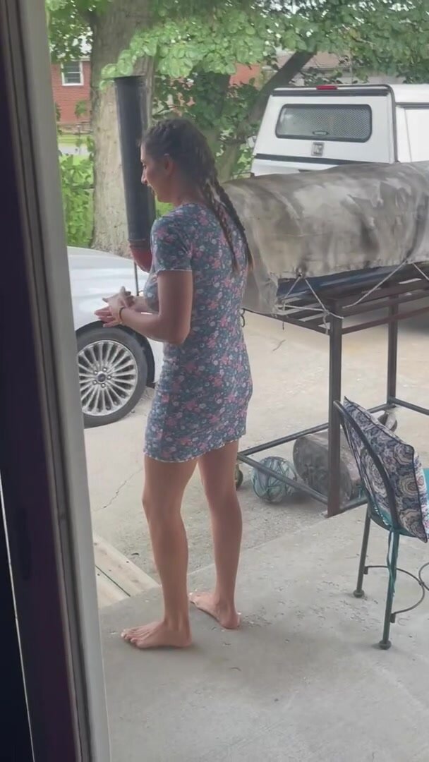 Flashing the pizza boy lol