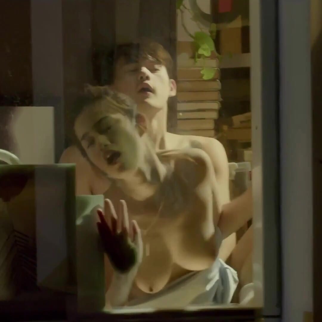 Ayanna Misola in "L" Larawan