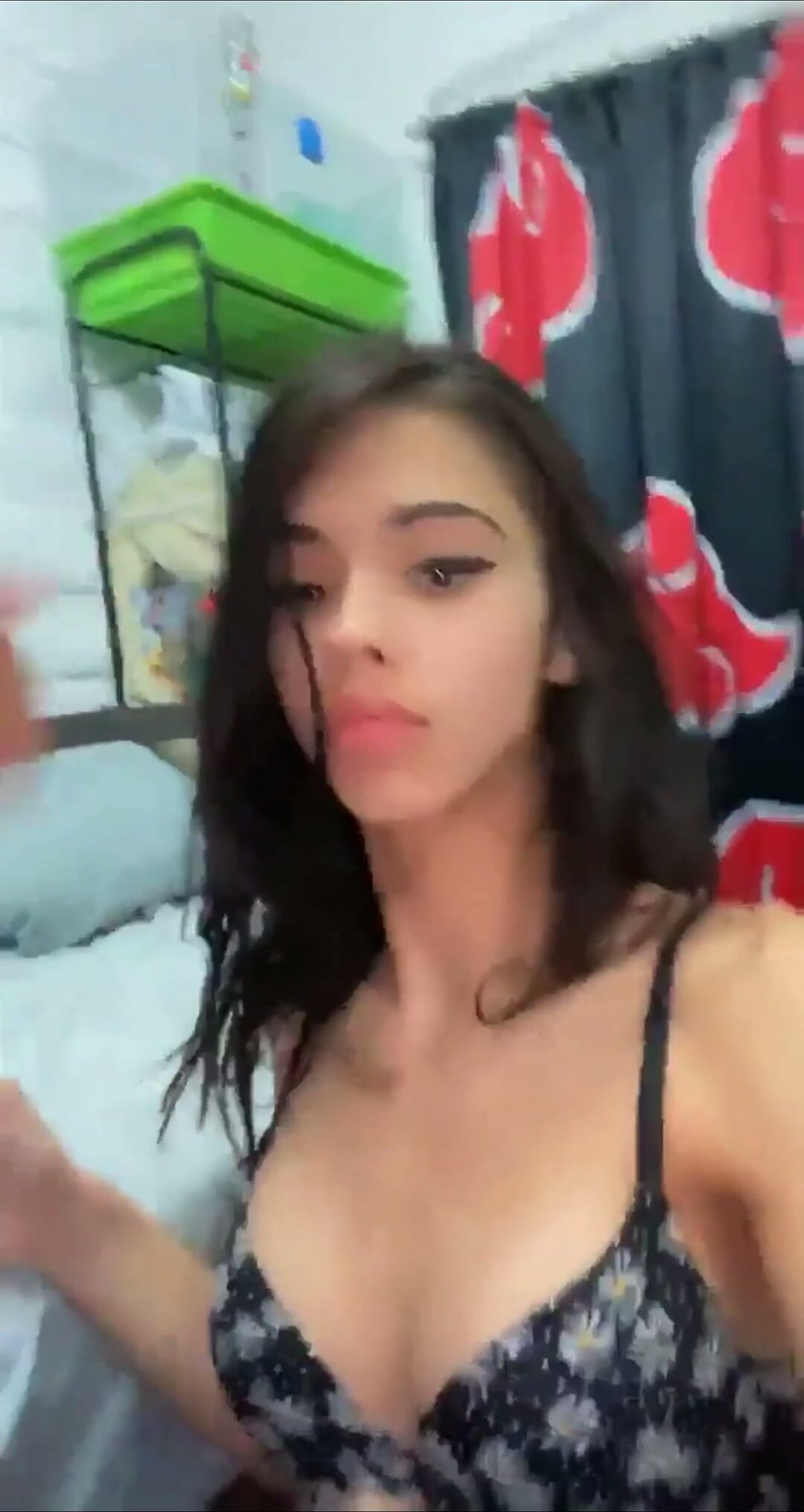 Pretty latina gets nutted on
