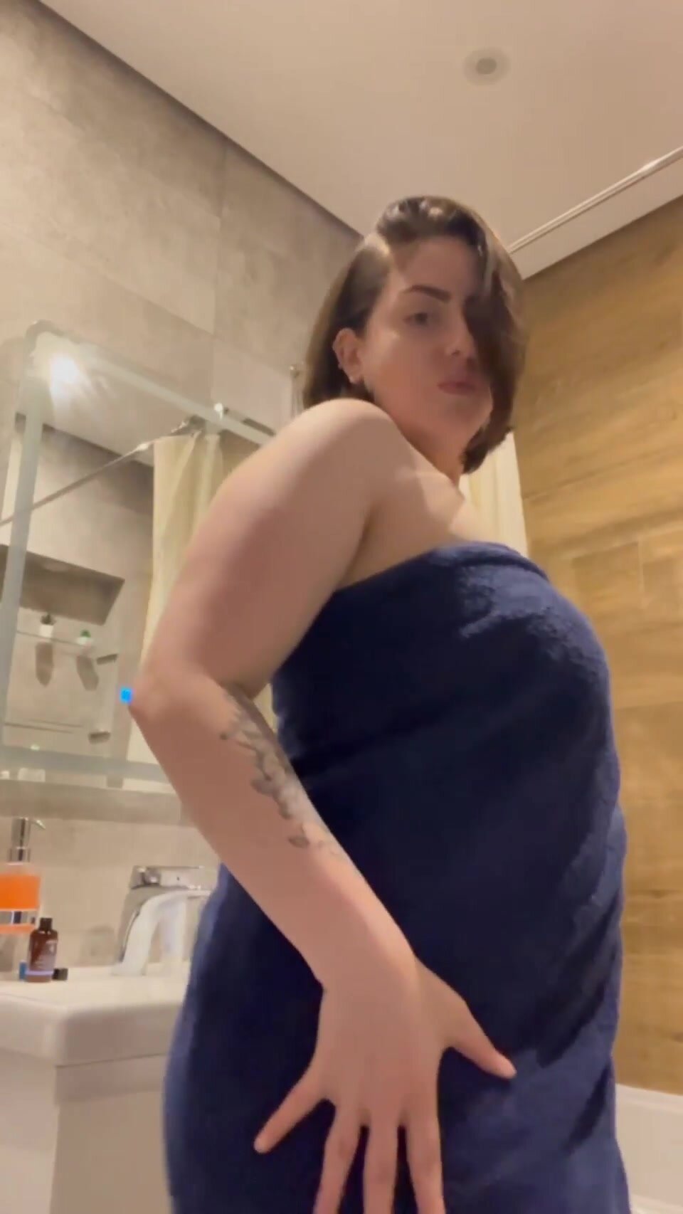 appreciate guys who love natural curvy milfs :)