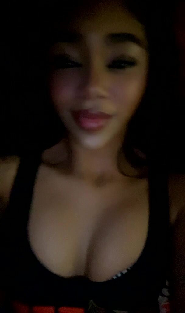 POV: You come to Hooters and your waitress is an absolute slut