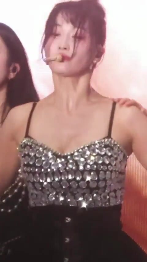 TWICE - Momo & Mina feat. Sana