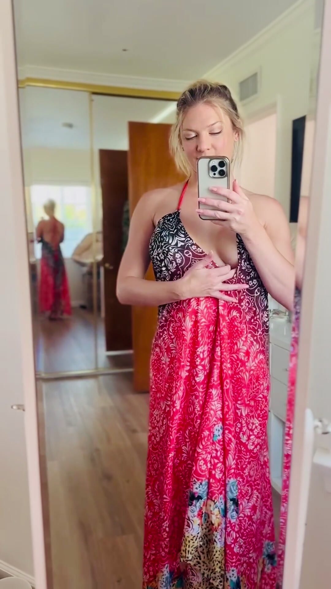 They say moms are like superheroes but this 1980s mom doesn’t need a phone booth to get into costume.