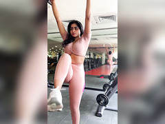 Half Vietnamese, half Indian influencer records her steamy workout in gym