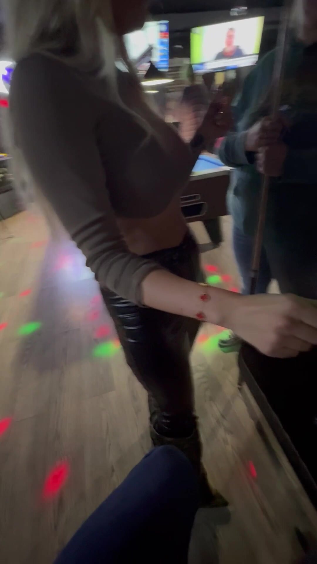 I’m freeuse no matter where I am, even public bars