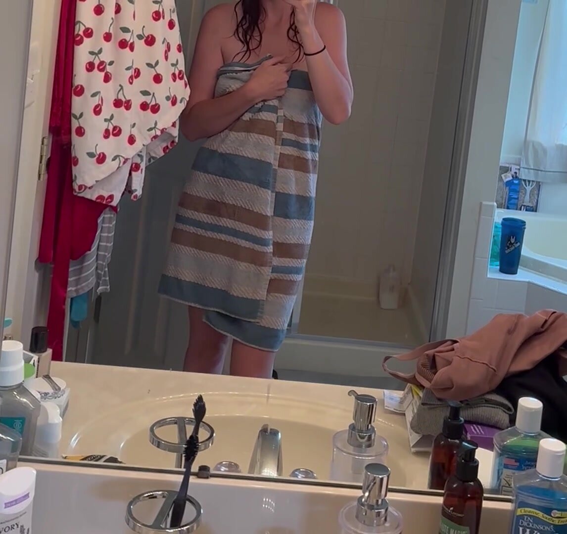 4 kids later at 32 and mommy never looked so good..