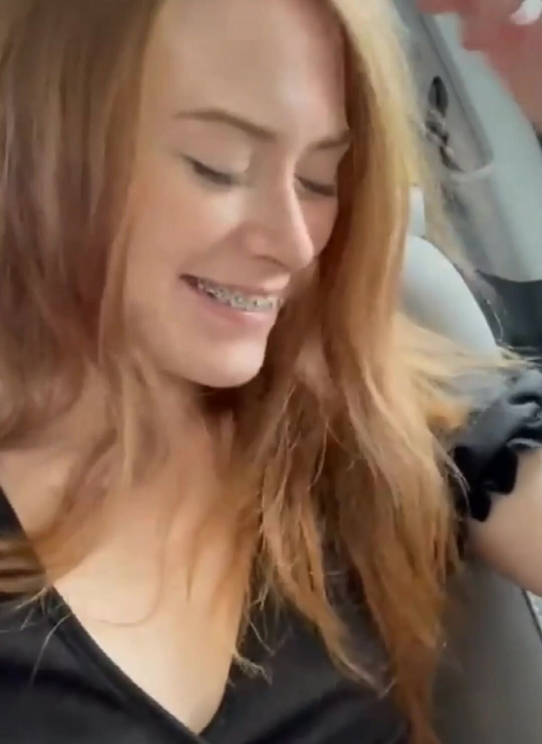 Sexy redhead shows her tits