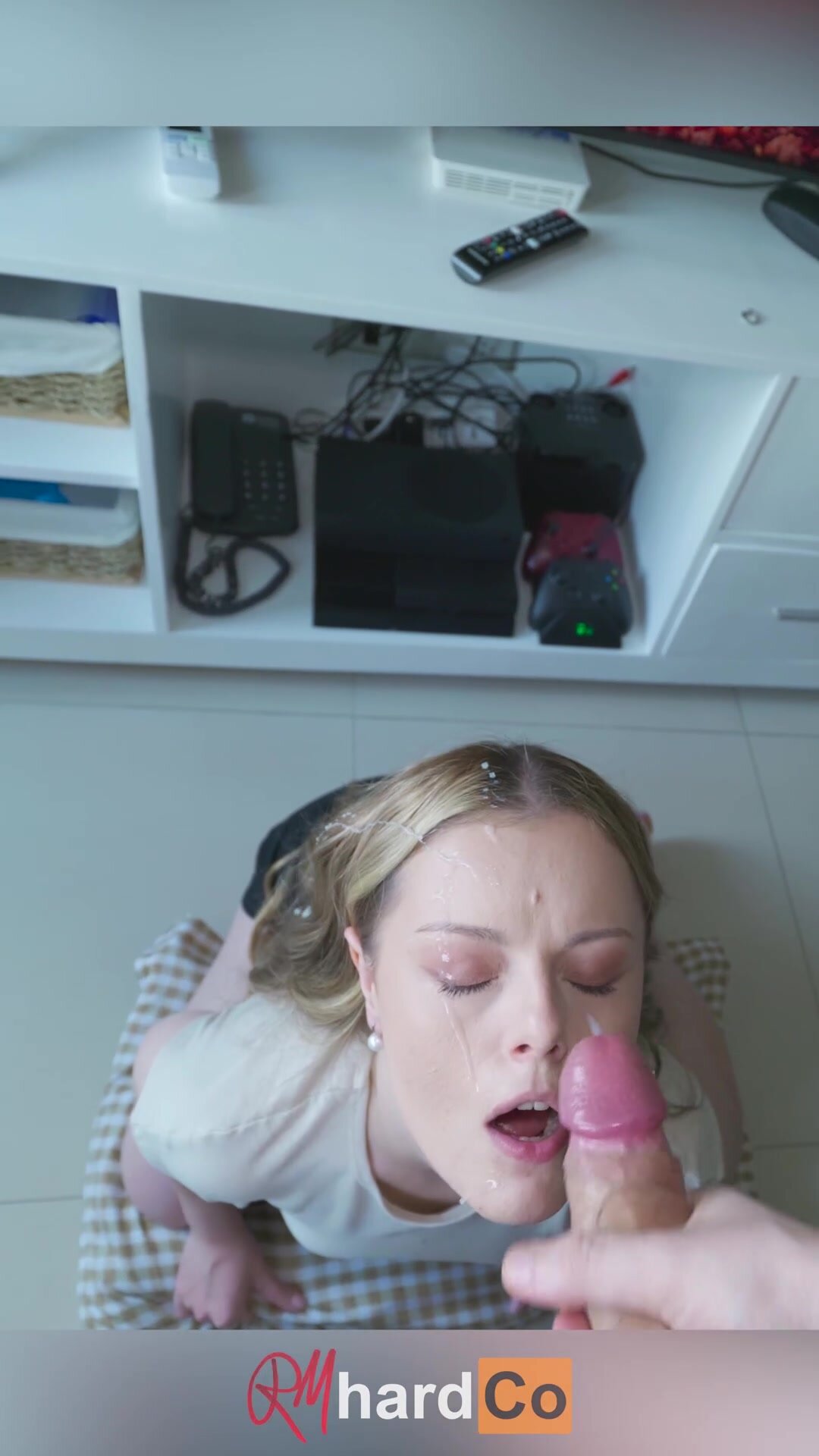 Getting my face covered with a big load of cum