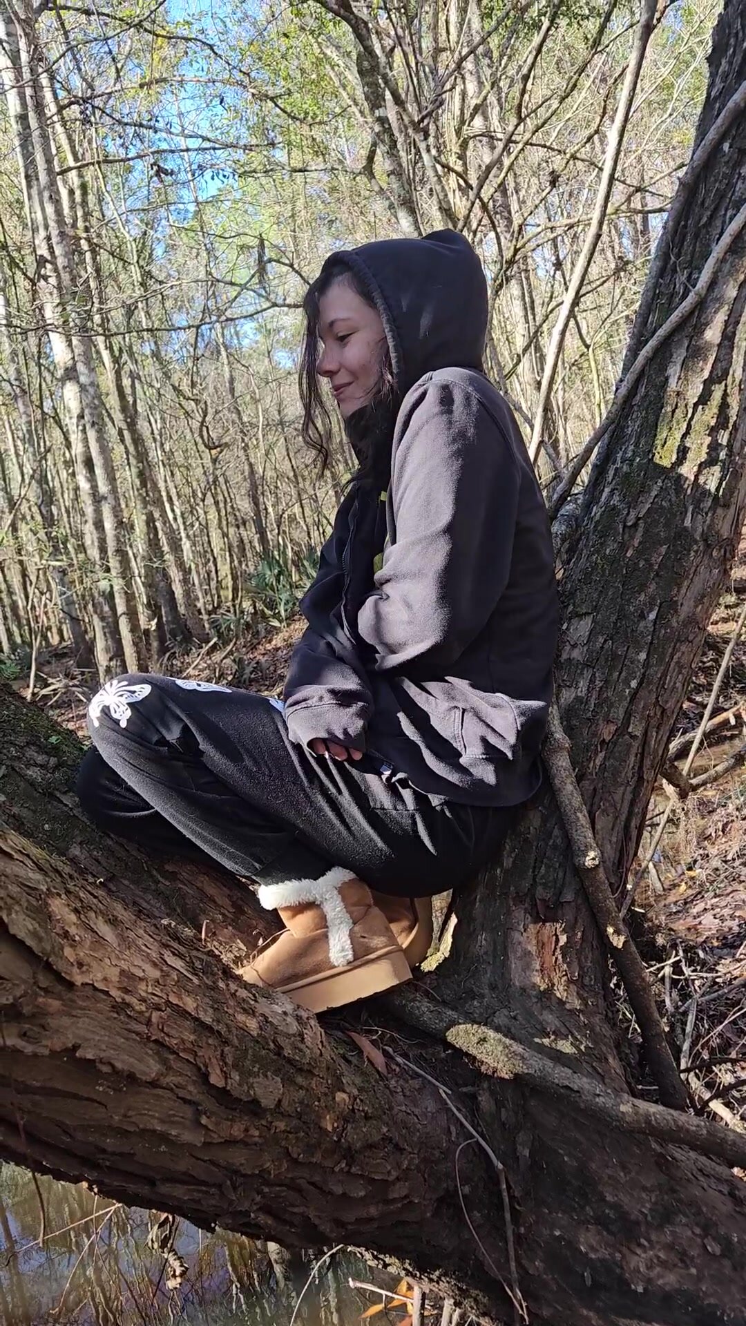 I decided just to let the girls breathe while i was relaxing in the trees today XD Enjoy!