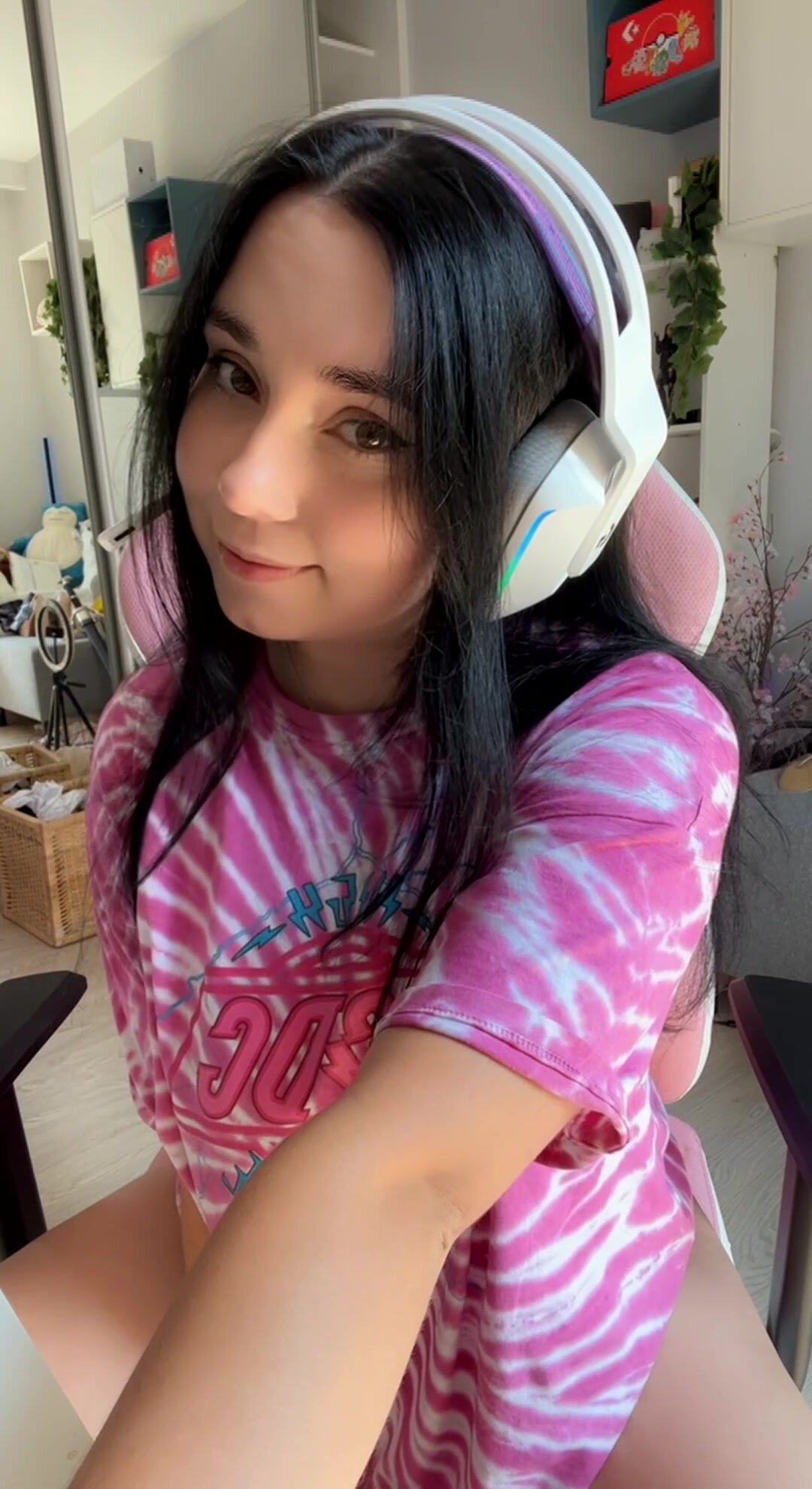 Excuse me, did you order a curvy gamer girl? Cause I have one for you!