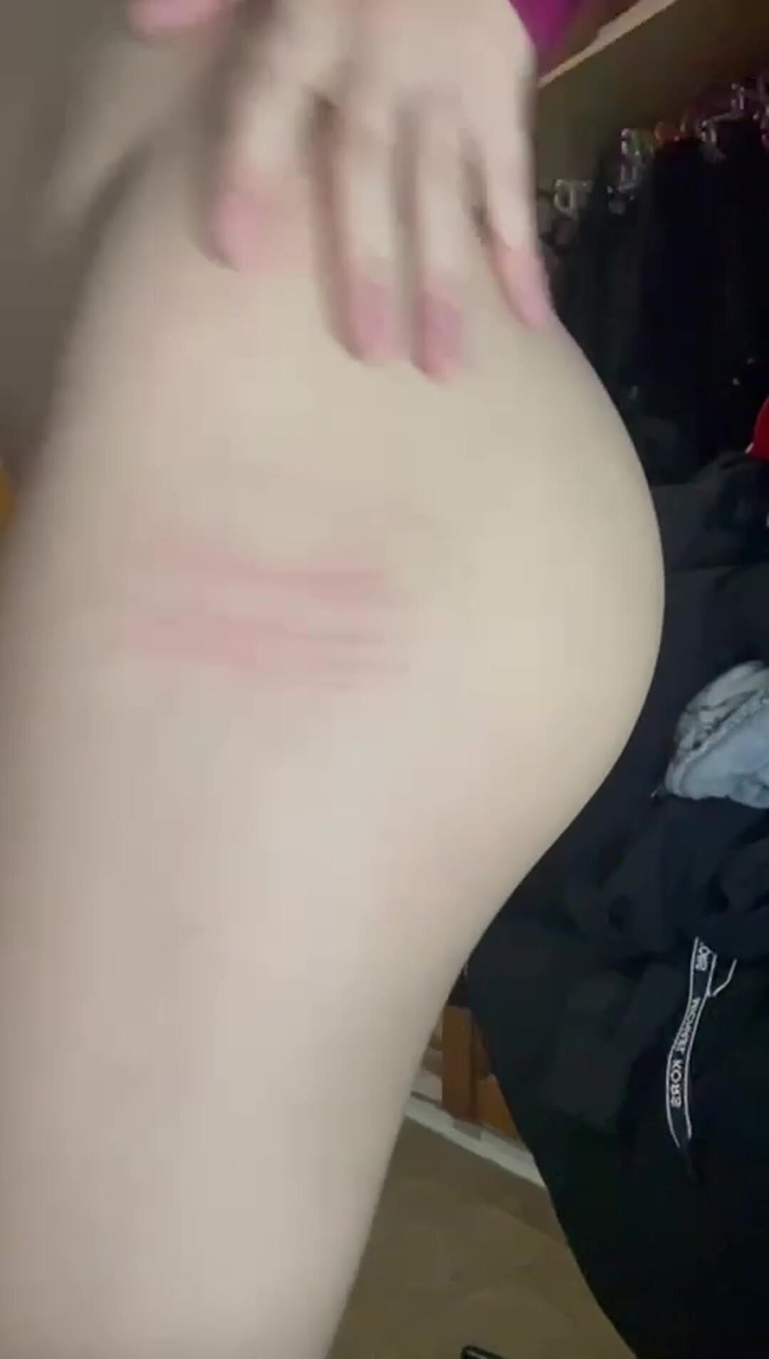 If u're not gay and u don't mind jerking off with me on FaceTime just once, drop any emoji