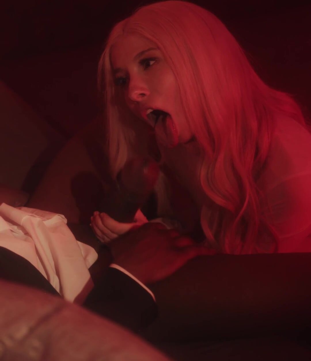 Kenzie Reeves in a date with a Three-legged Man!