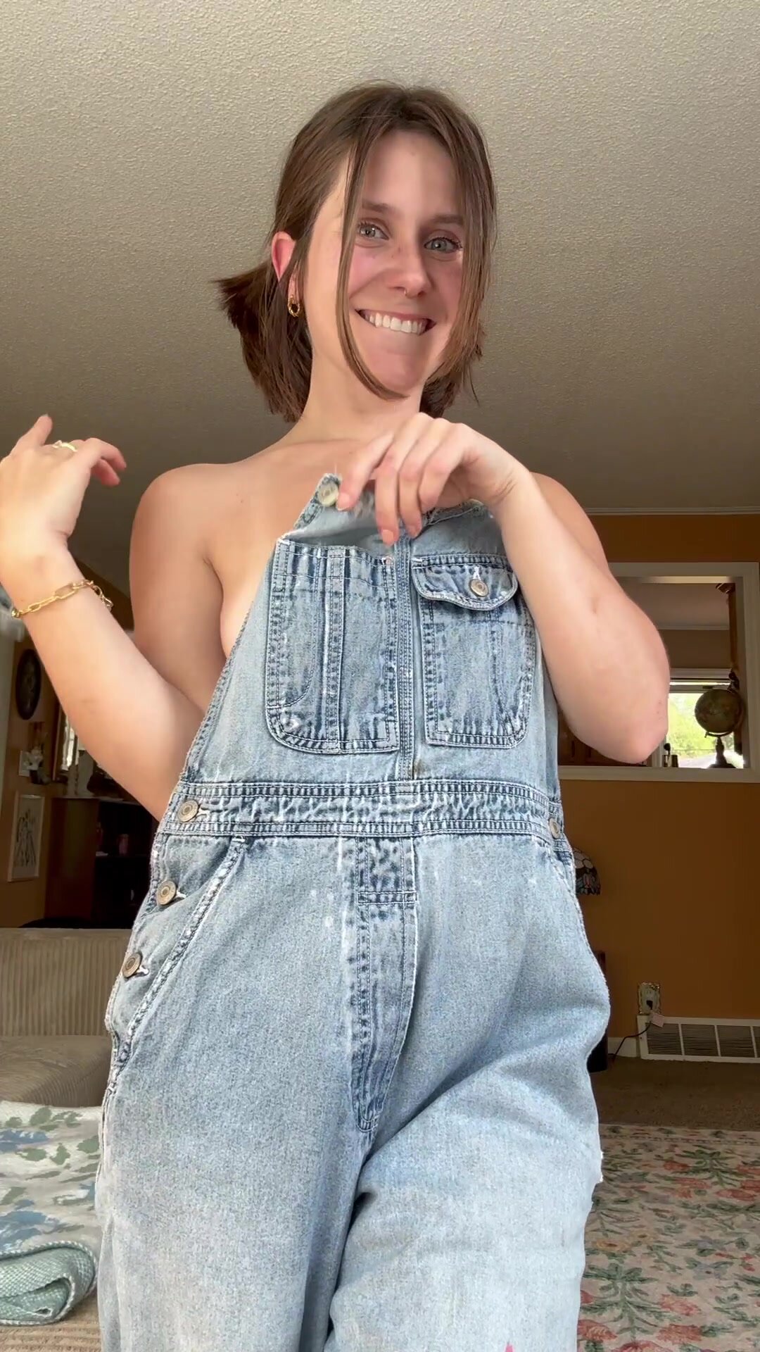 My favorite spring time outfit is overalls with no top ☺️