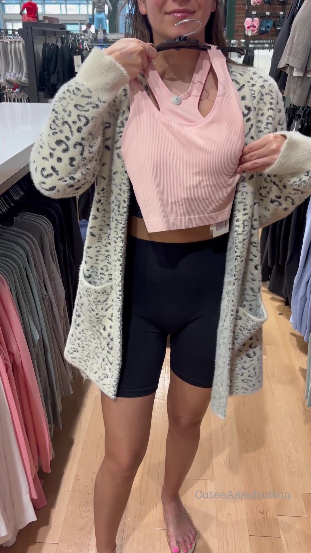 I think this shirt would look good on me