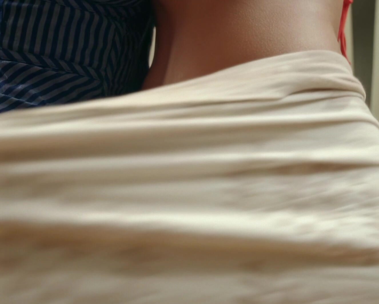 Malin Akerman & Brittany Snow - The Hunting Wives S01E04