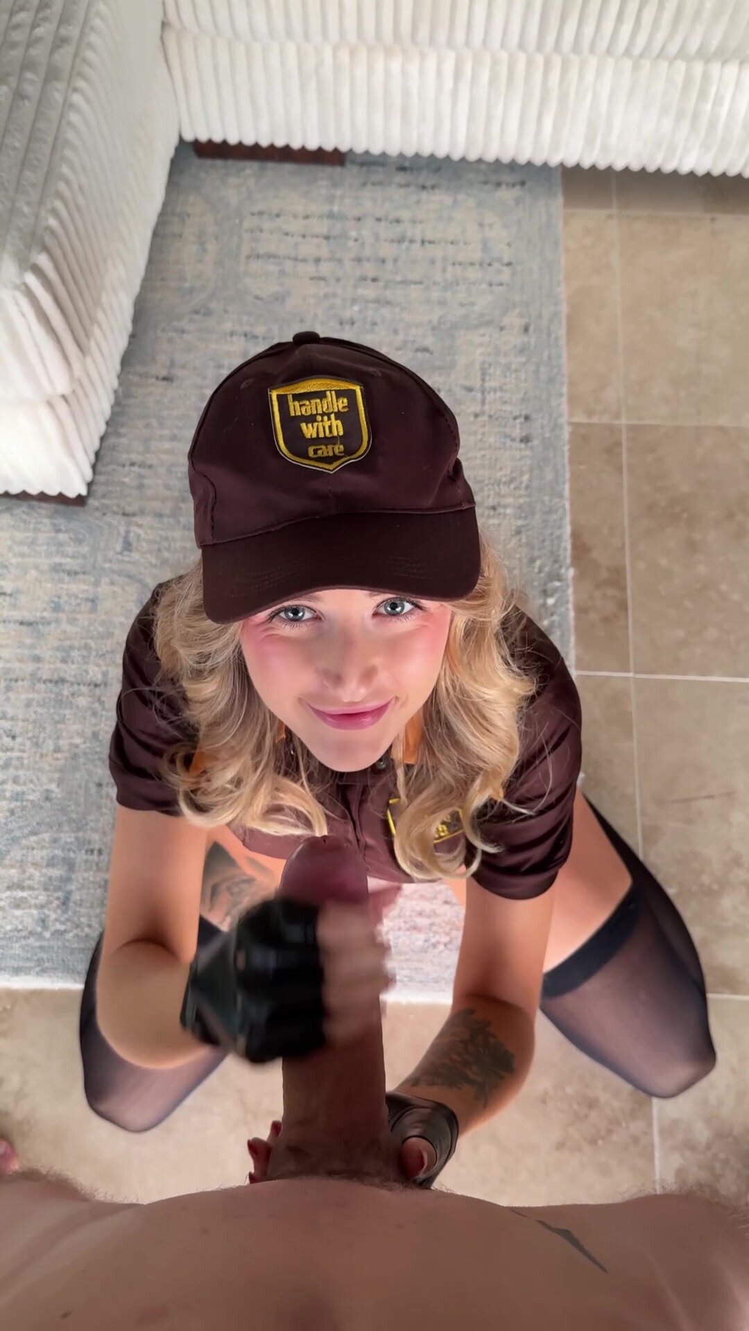 I’m the kinda delivery girl that takes all types of payments