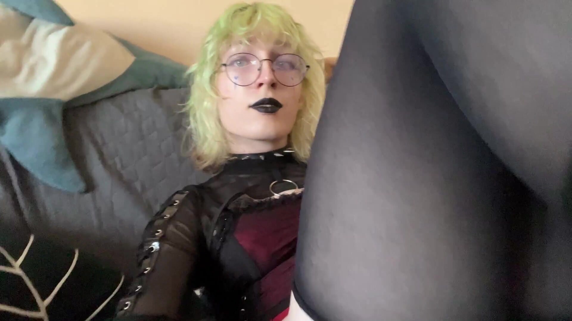 we don't wear bottoms at my place- we fuck them :3