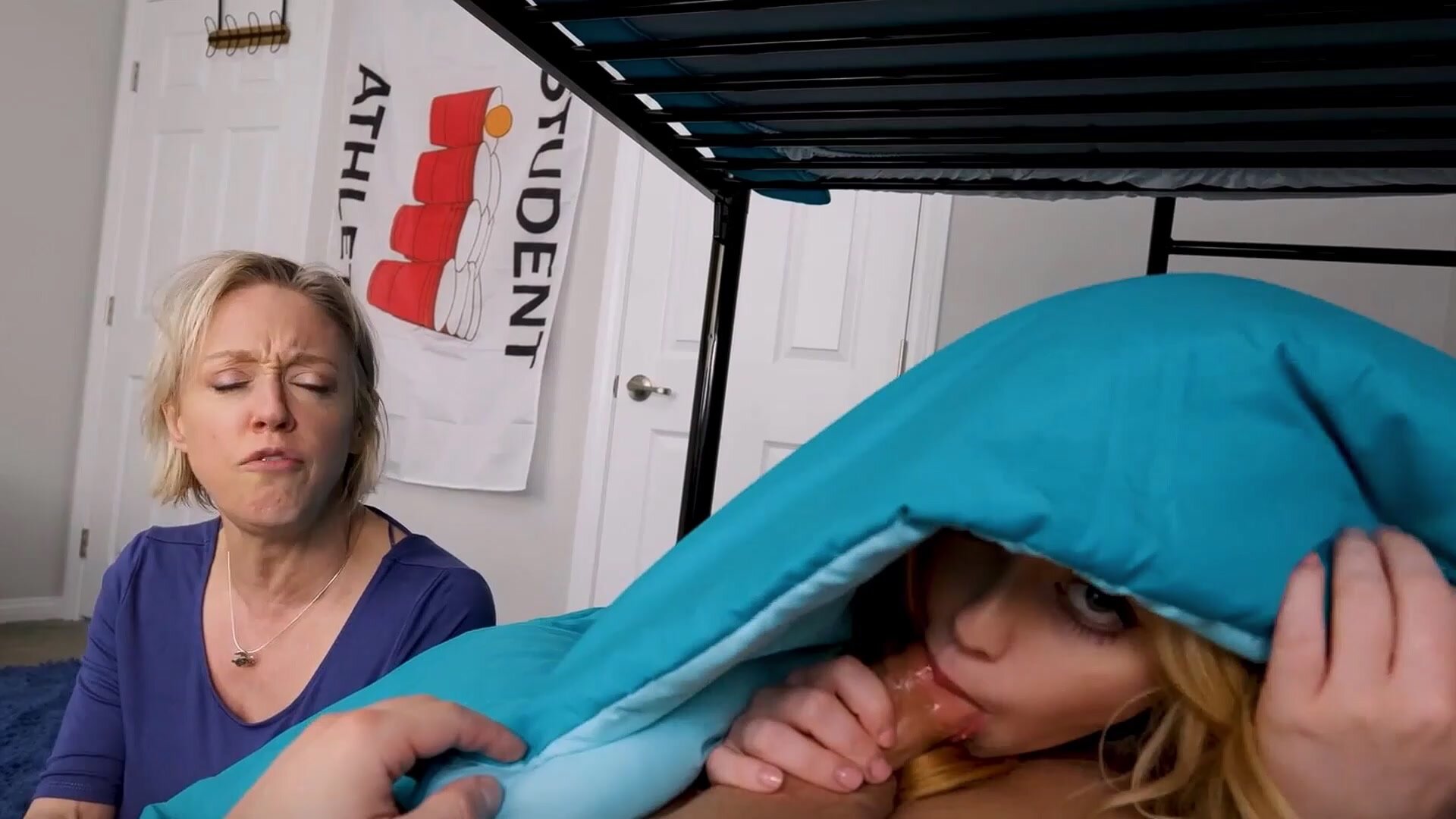 Fucking in the Backseat While Step Mom’s Not Watching