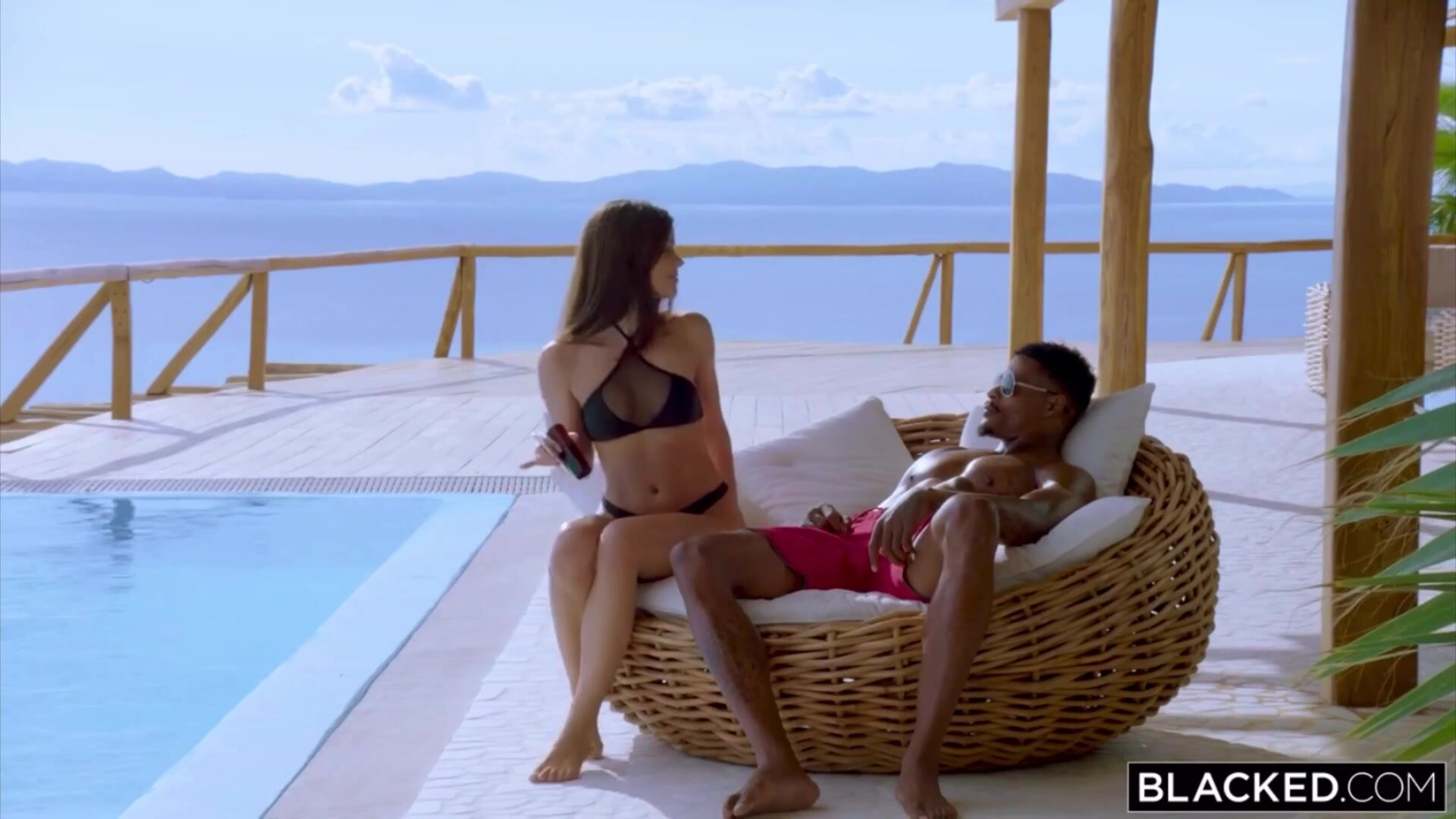 This is how hotwives should enjoy their vacation