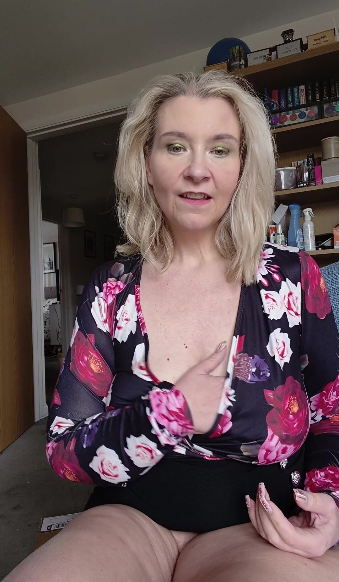 How many of you boys, dads, or grandpas would give me the time of day? Divorced, 52 yo