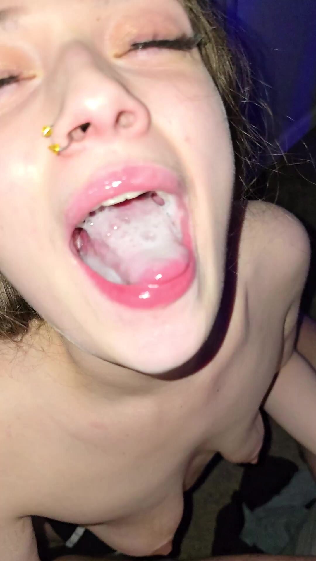 I wanna sucks and swallow atleast 10 guys or more