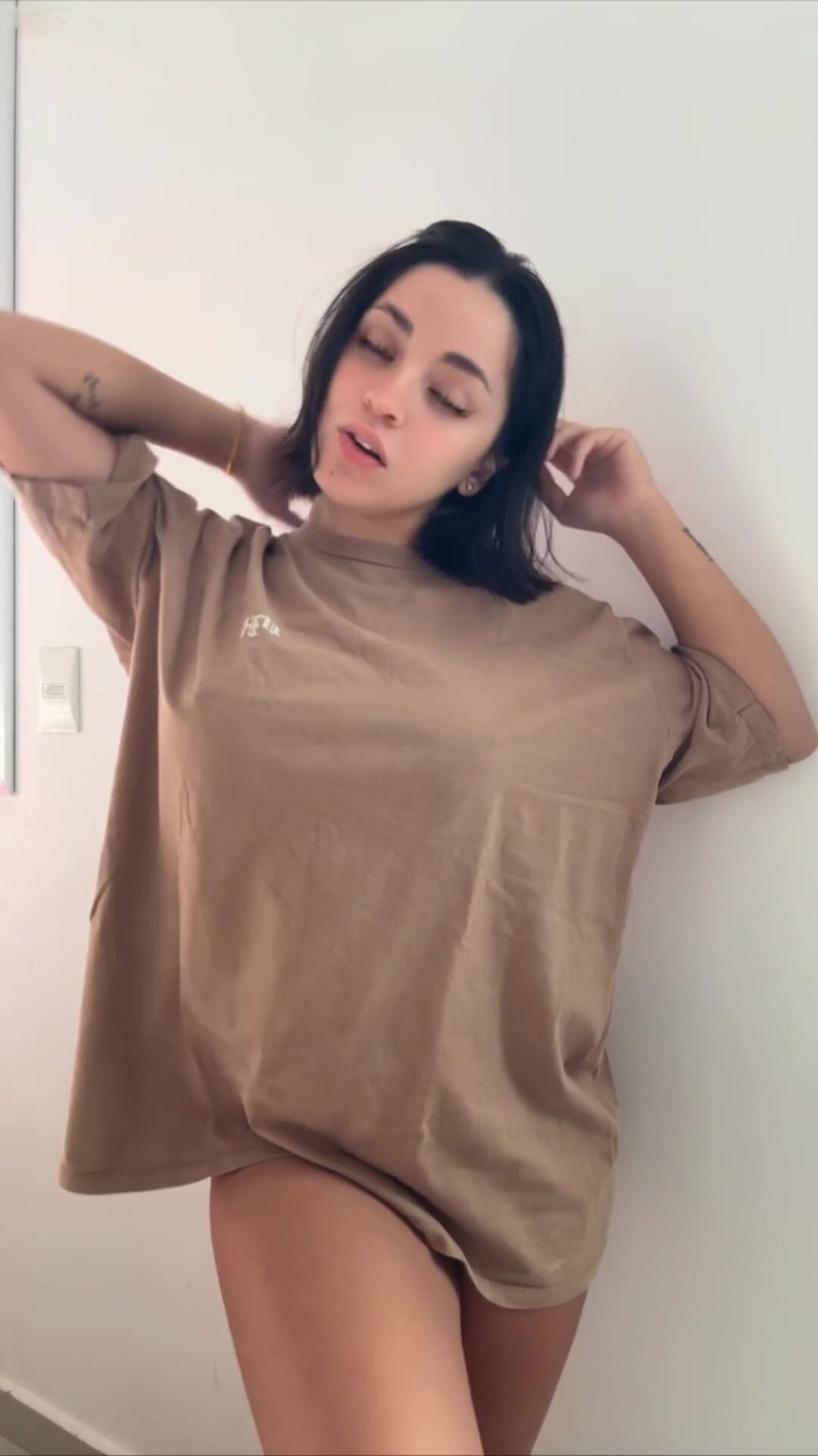 Quick reveal to tease older men