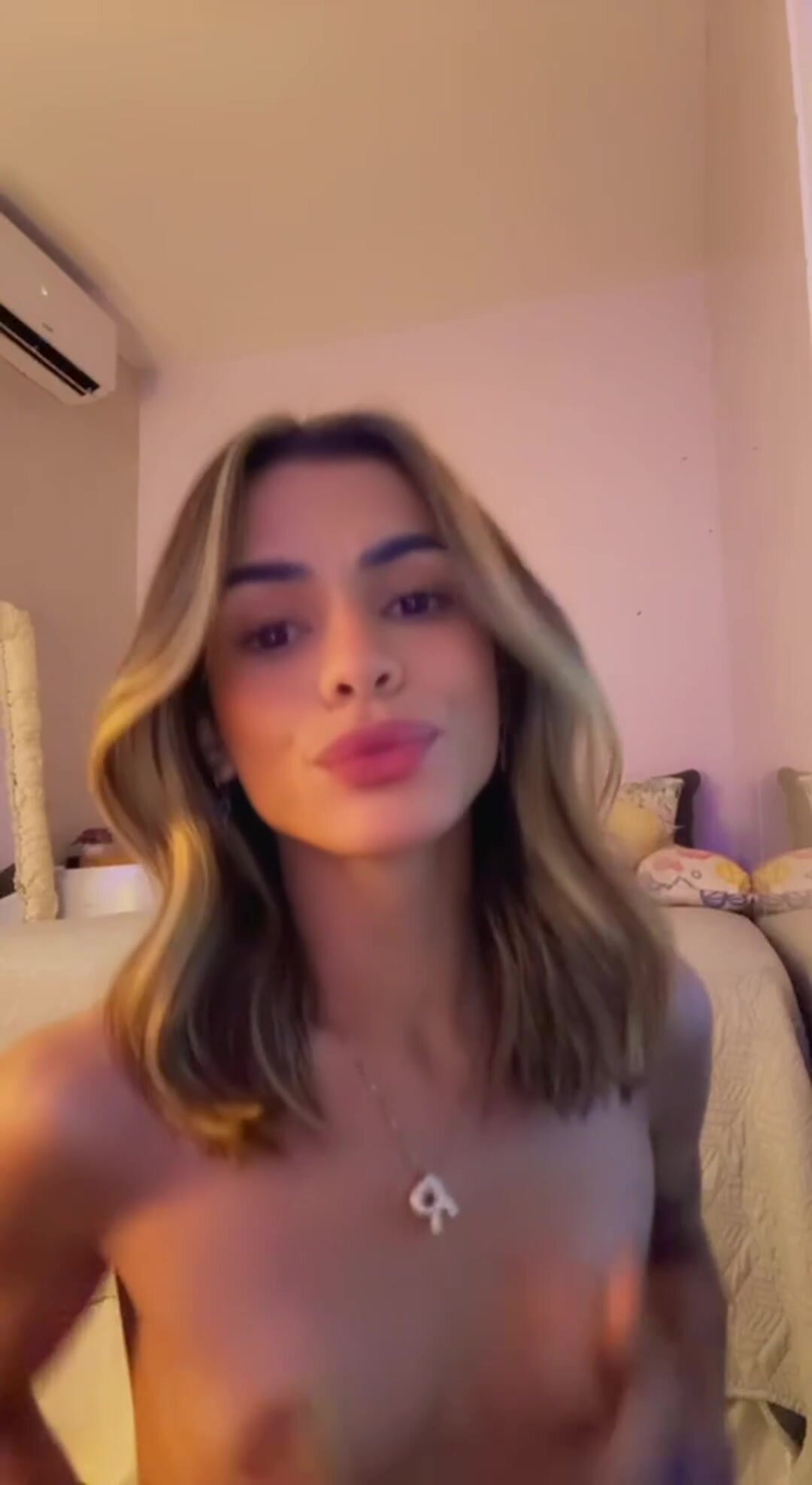 suck me or fuck me... ur choice