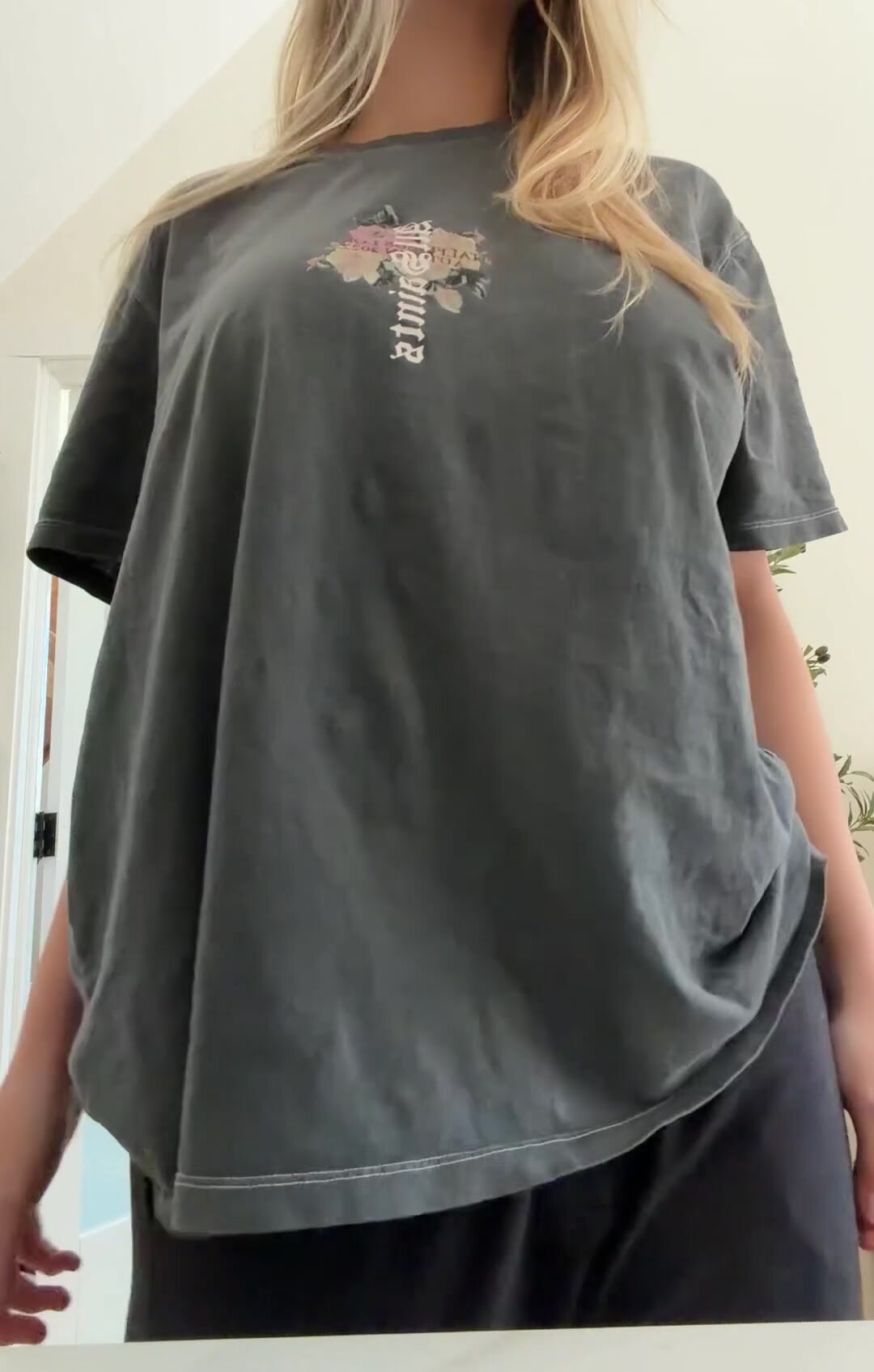 Baggy titties reveal