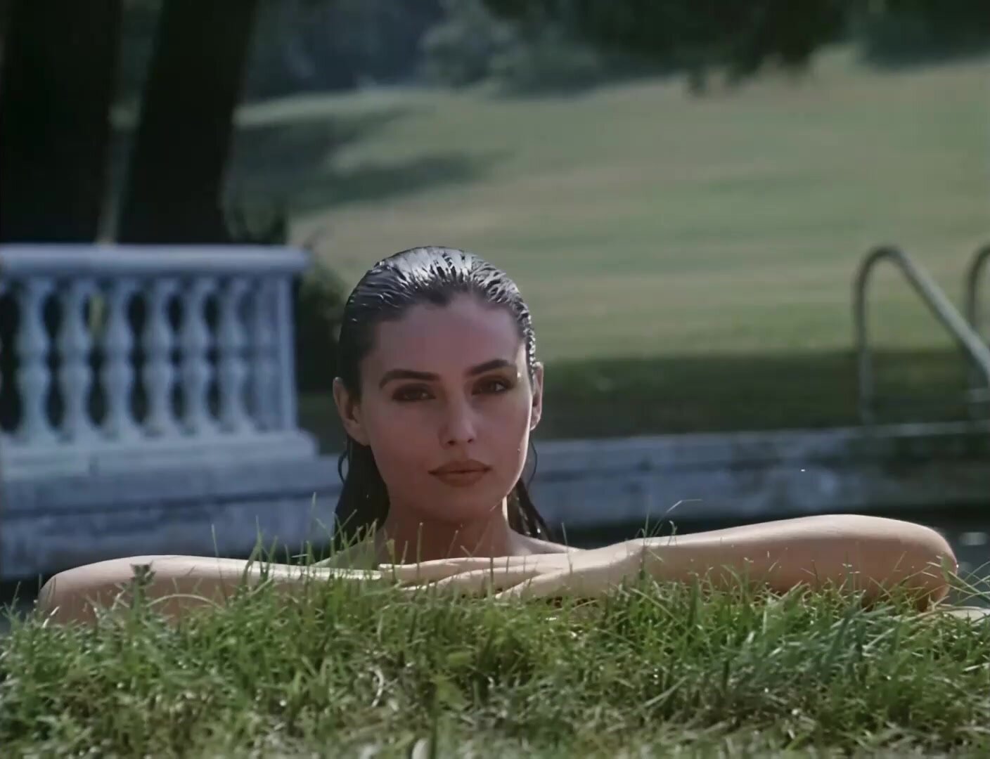 Monica Bellucci - Vita coi figli 1991 - Nude debut, upscaled