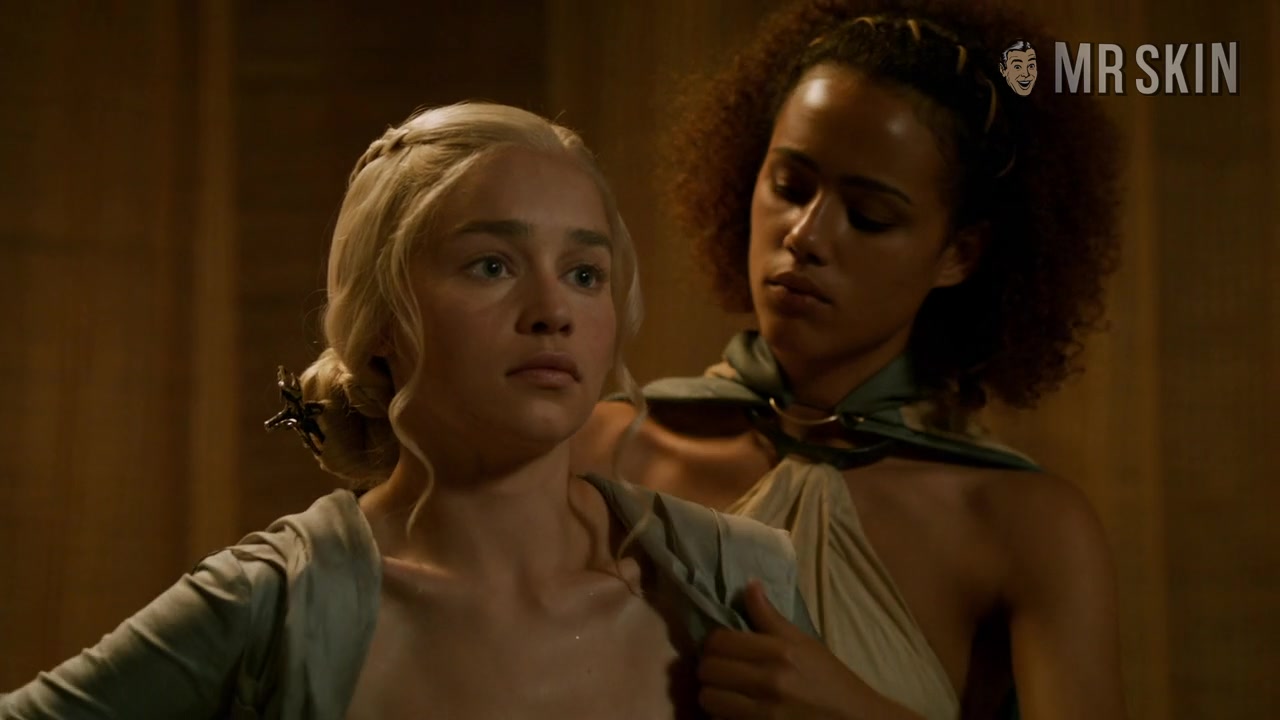 Daenerys targaryen bath scene