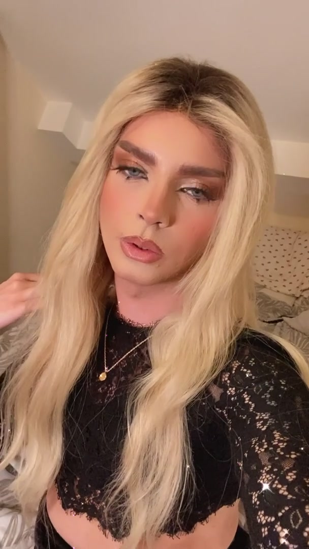 Be a good boy and suck mommies cock x