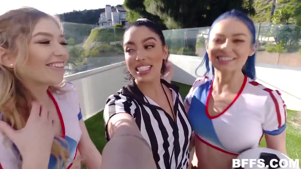 FFFM Bewitchingly hot temptresses sharing a dick