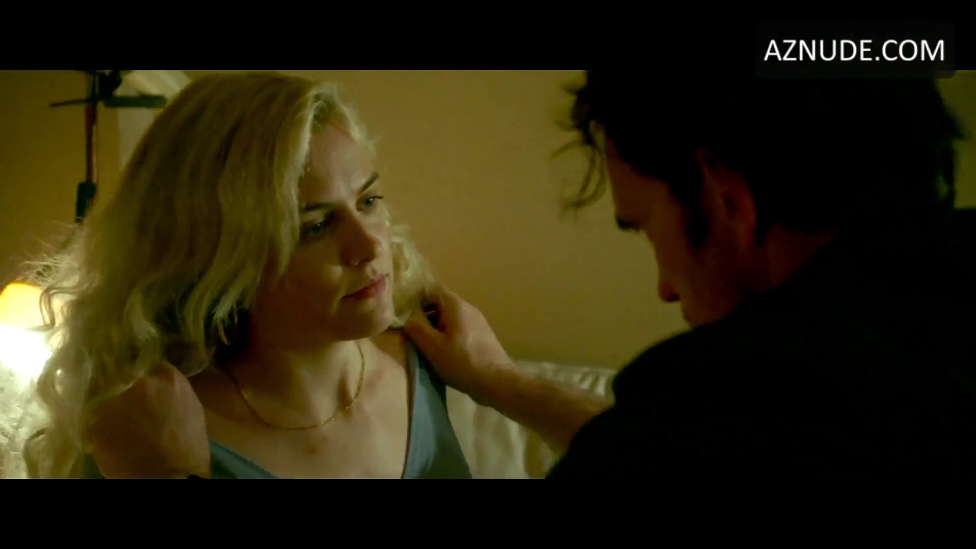 Riley Keough Drawing on Plots - The House That Jack Built2018