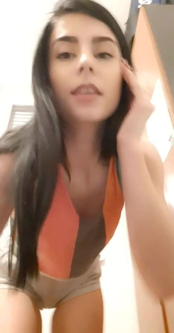 18 If even 5 guys like my ass, I'll celebrate and fuck myself anal 