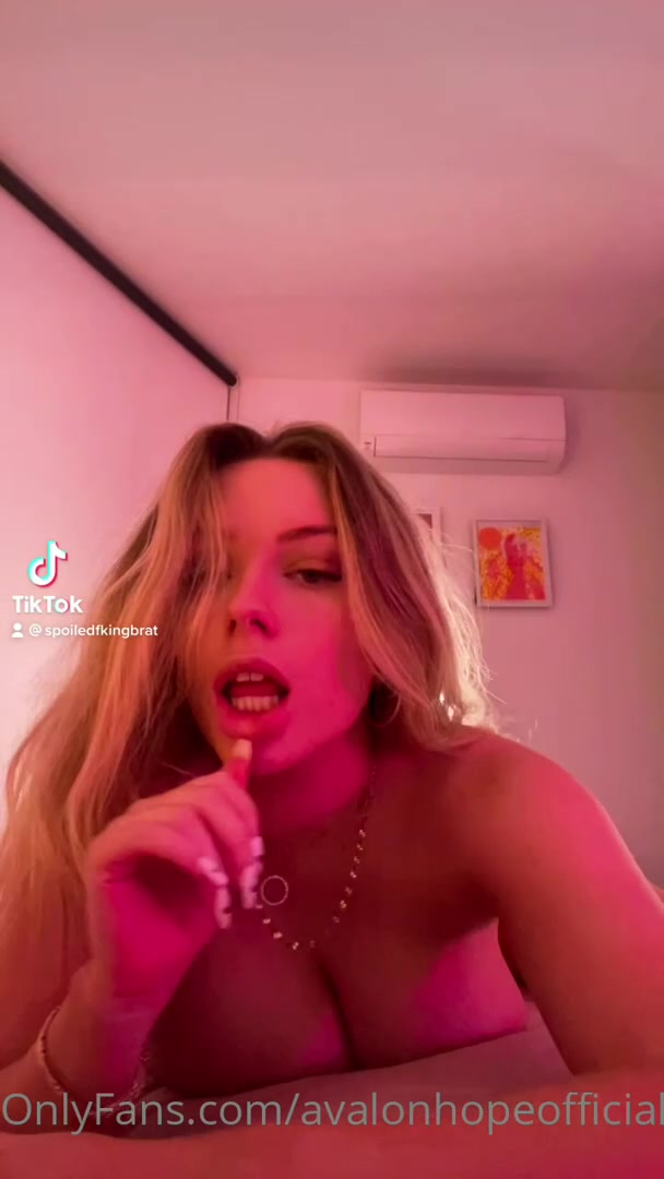 Huge Tits Babe