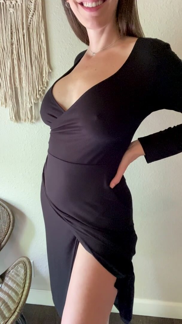 This mama is feeling sexy in my slinky black dress... Yay Friday!