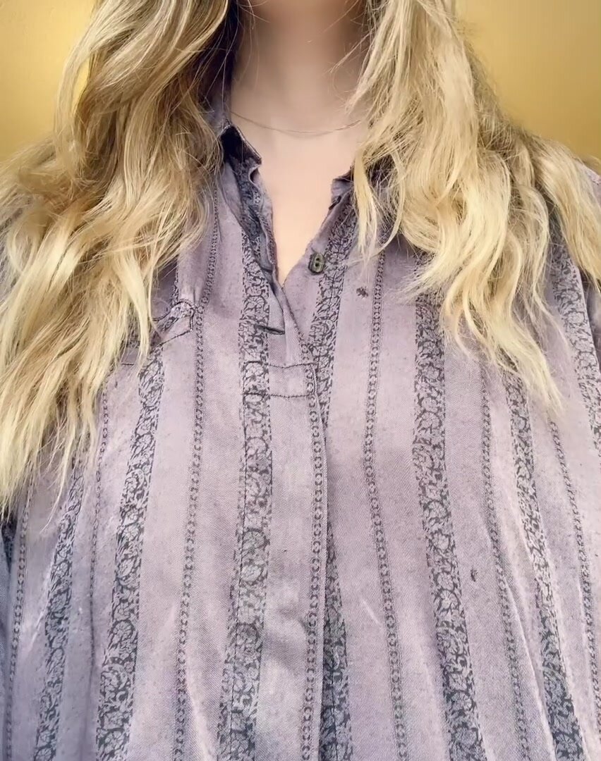 Prime British titties hidden under this shirt