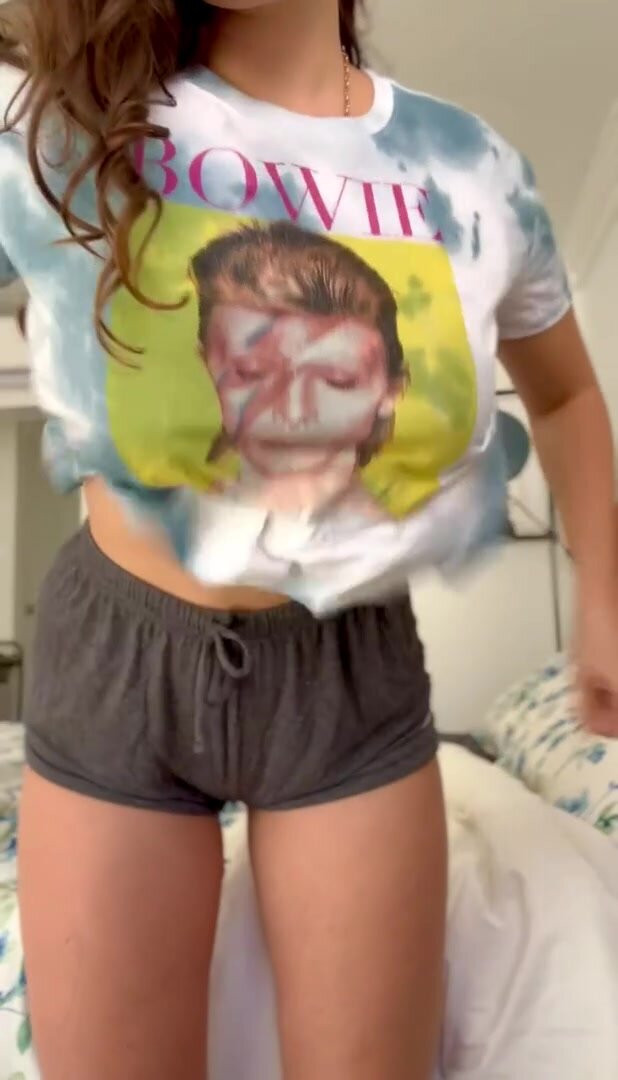 i used to feel embarrassed by my big boobs... now i want to share them