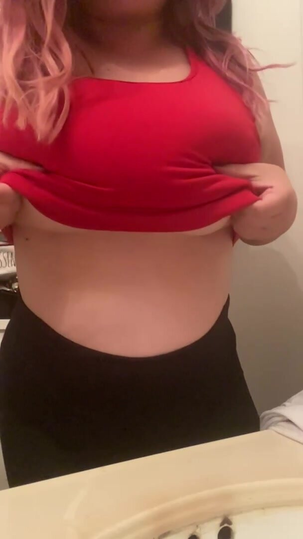 Happy Sunday, here’s some titties