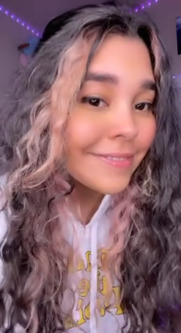 Do you prefer mi culo o mis tetas?